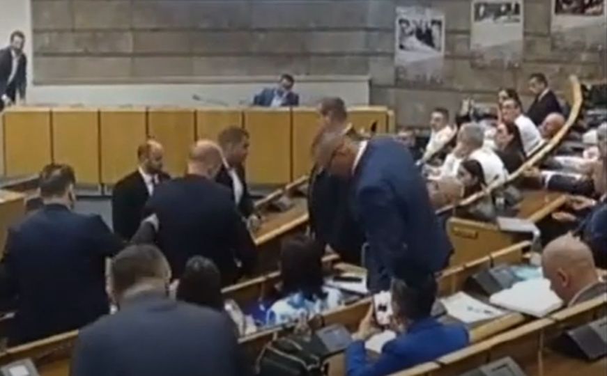 Skandal u Domu naroda FBiH: Haris Zahiragić i Ilija Ilić u žestokom sukobu