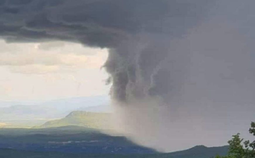 Iznimno jako nevrijeme pogodilo područje BiH: Pogledajte kako je izgledao dolazak oluje