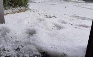 Jako nevrijeme pogodilo dio BiH: Velike količine leda prekrile zemlju i uništile usjeve