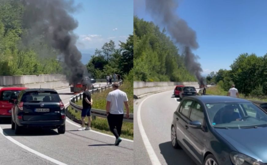 Nesreća na cesti u BiH: Gori automobil, stvorio se veliki oblak dima