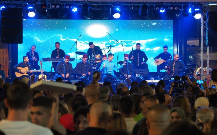 'Dani bajramske radosti': Brojne Sarajlije i gosti uživali na koncertu na Baščaršiji