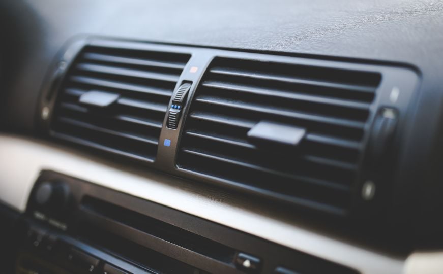 Kako podesiti klimu u automobilu tokom ljetnih dana? Mnogi to rade pogrešno, a može biti opasno