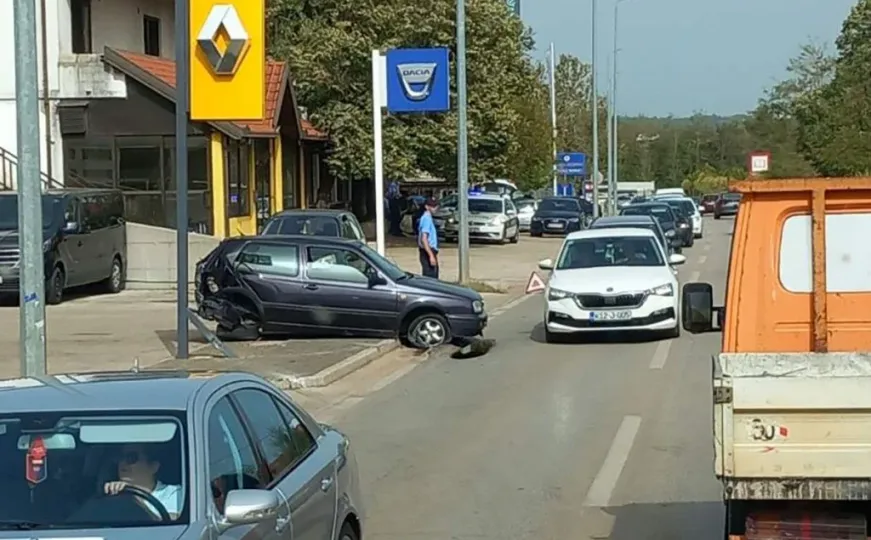 Teška saobraćajna nesreća u BiH: U sudaru povrijeđene tri osobe