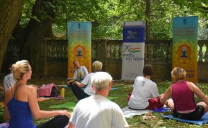 Međunarodni dan joge obilježen u bašti Zemaljskog muzeja u Sarajevu