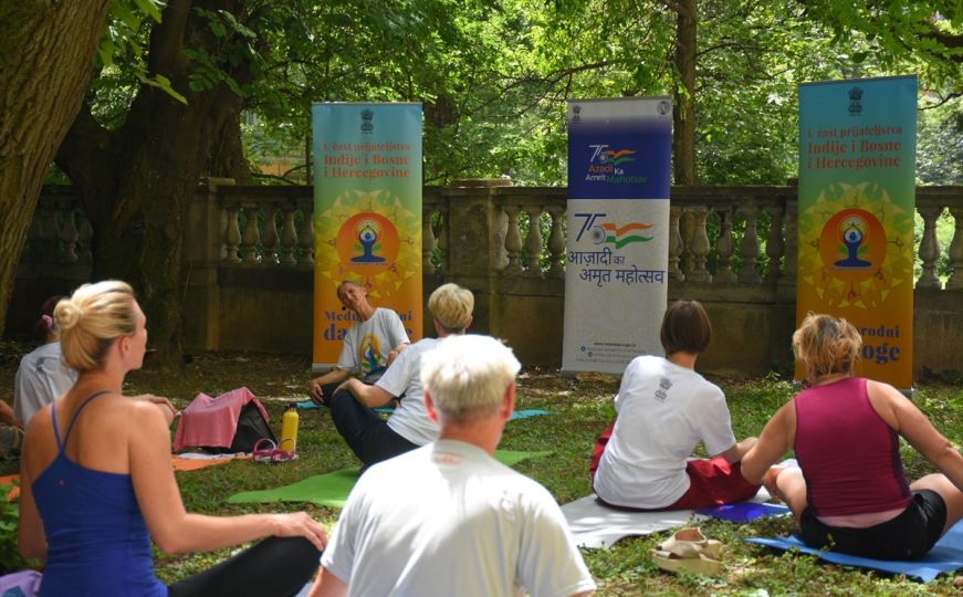 Međunarodni dan joge obilježen u bašti Zemaljskog muzeja u Sarajevu