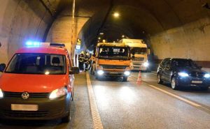 Zapalilo se vozilo u tunelu prema Makarskoj: Gorio automobil bh. tablica