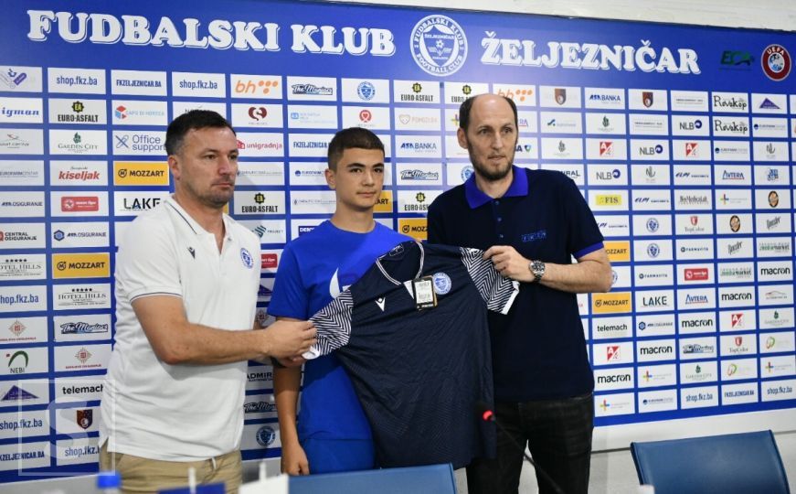 Divna gesta: FK Željezničar usrećio dječaka kojem je u Sarajevu otet dres Plavih