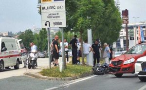 Nova saobraćajna nesreća u Sarajevu: Motociklista i suvozač prevezeni na KCUS