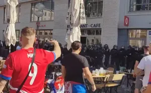 Haos u Münchenu: Srbijanski navijači policiju gađali flašama, oni uzvratili biber sprejom