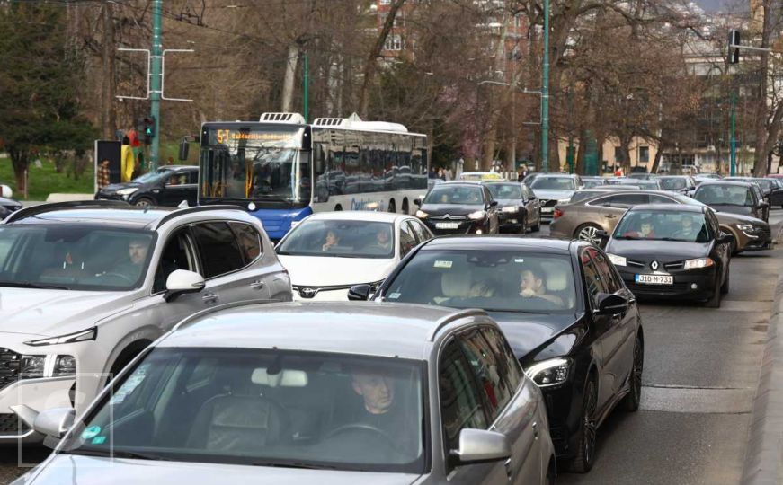 Saobraćajna nesreća u Sarajevu: Teško povrijeđena putnica (63) u autobusu