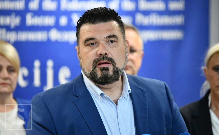 Oglasio se Mešalić: 'Ovo je skandal i sramota i nedostojno funkcije Premijera FBiH'