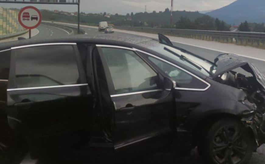 Saobraćajna nesreća na autoputu kod Sarajeva: Vozači se mole za oprez