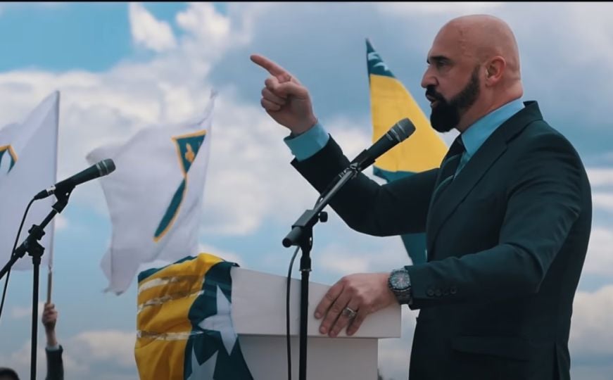 Oštra reakcija Rame Isaka: 'Plaćat ću kazne, ali zastave s ljiljanima odreći se neću'