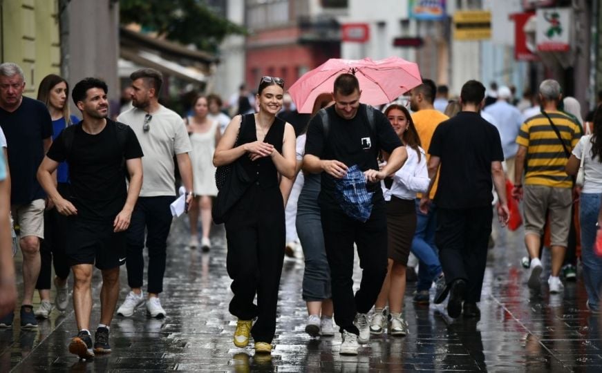 Kiša u Sarajevu: Ljetni pljusak rashladio slučajne prolaznike