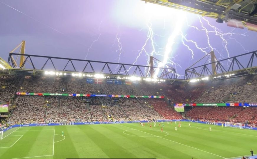 Pogledajte ples munja iznad stadiona u Dortmundu