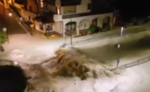 Apokaliptične scene u Švicarskoj: Nema struje, voda nosi mostove, sve više nestalih osoba