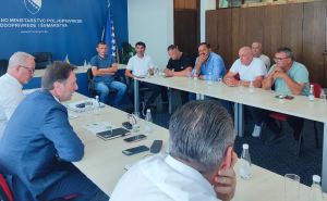 Hrnjić se sastao s poljoprivrednim udruženjima FBiH: Hoće li doći do blokade graničnih prelaza?