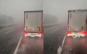 Snažne padavine izazvale haos na granici: Kamioni stali na cesti, ogroman grad u BiH i Hrvatskoj
