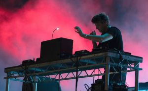 Jamie xx ft. Robyn - Life