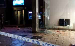 Dramatična noć u Splitu: Izlog se srušio na posjetitelje kluba, povrijeđene 22 osobe