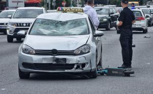 Nesreća u Sarajevu: Sudarili se taxi i romobil, jedna osoba povrijeđena