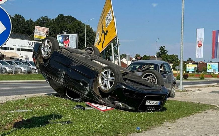 Nova nesreća u BiH: Automobil završio na krovu