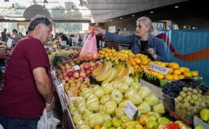 Zašto cijene voća i povrća na pijacama u BiH rapidno padaju? Pogledajte šokantne brojke