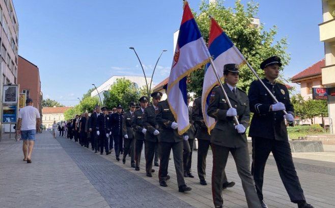 Skandalozno: Pripadnici vojske Srbije prodefilovali kroz Prijedor?!