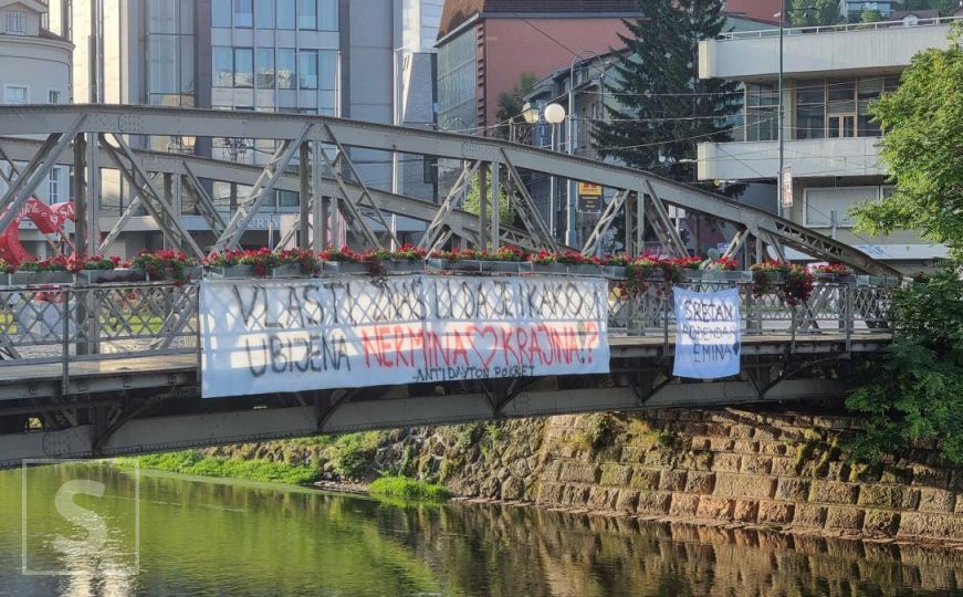 Na Eiffelovom mostu na Skenderiji stoji poruka vlastima: 'Znate li...?'