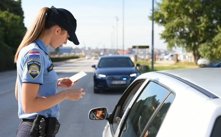 Policija u Hrvatskoj zaustavila pijanu Srbijanku (34). Kada su je pretresli, imali su šta za vidjeti