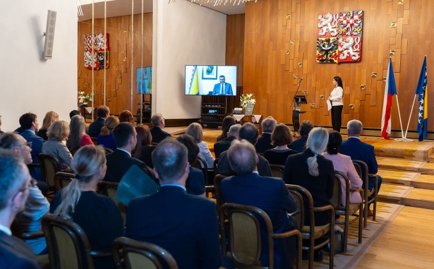 Češki Parlament odao počast žrtvama genocida: "Sjećanje na Srebrenicu nas tjera da djelujemo"