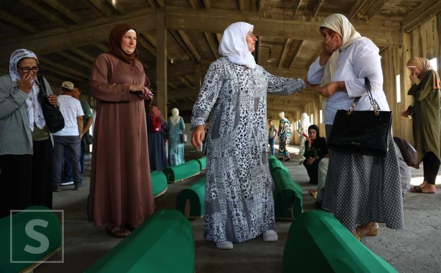 Dočekale ih suze i molitve: Tabuti s posmrtnim ostacima 14 žrtava genocida stigli u Potočare