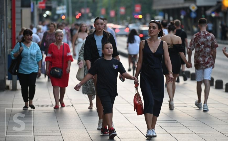 Visoke temperature navele građane Sarajeva da večer provedu u šetnji