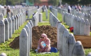 Potočari: Tuga, suze i tišina uoči komemoracije i dženaze za 14 žrtava genocida u Srebrenici