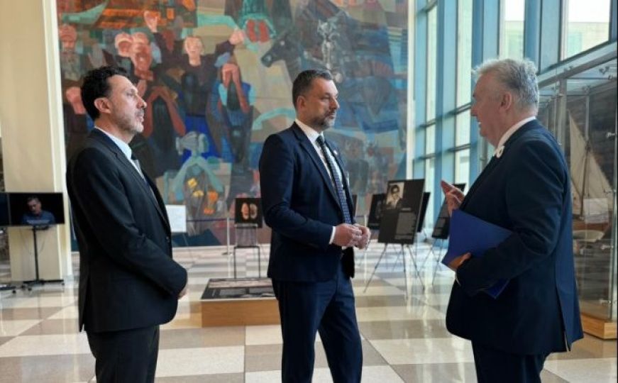 Elmedin Konaković posjetio Izložbu o genocidu u Srebrenici u sjedištu UN-a