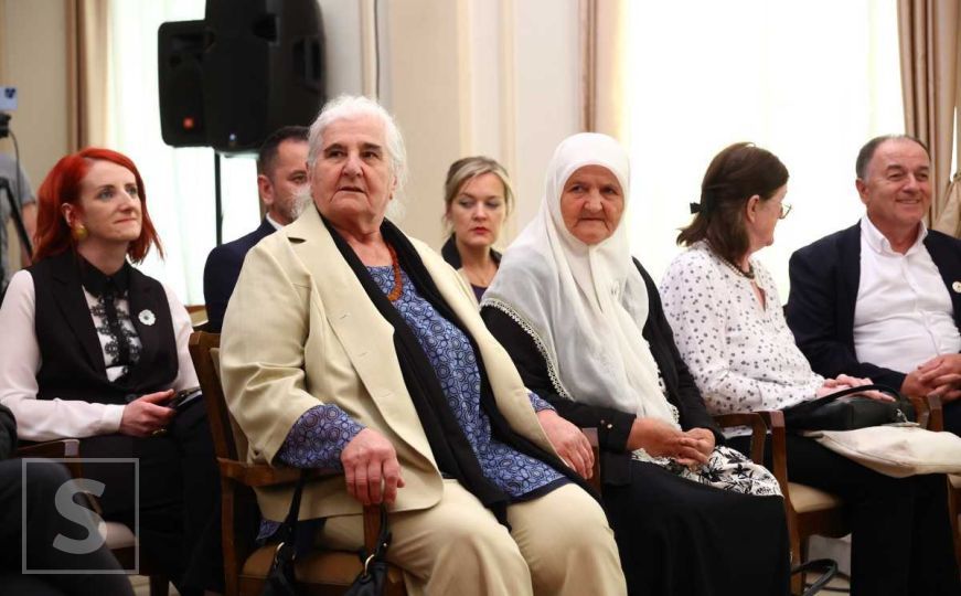 Majke Srebrenice poručile Ani Brnabić: 'Spustite glavu i sramite se'
