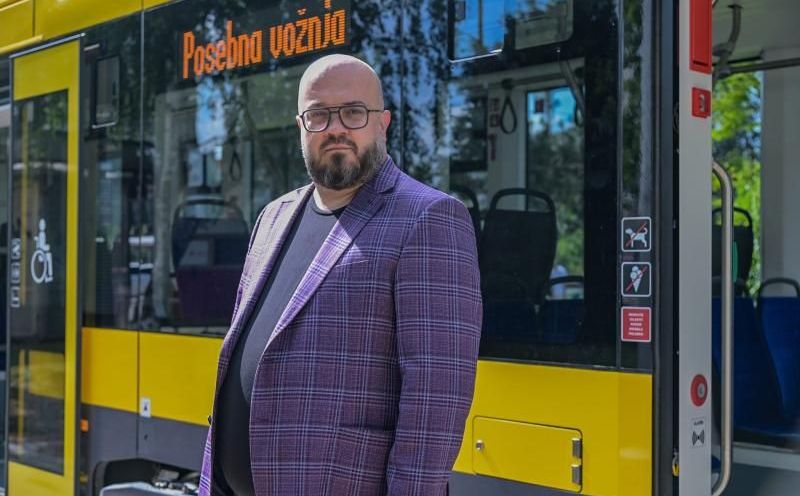 Adnan Šteta podijelio lijepe vijesti: 'Svih 15 novih Stadler tramvaja je stiglo u Sarajevo'