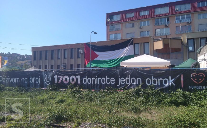 Podrška u teškim vremenima: Na zgradi Udruženja Pomozi.ba istaknuta palestinska zastava