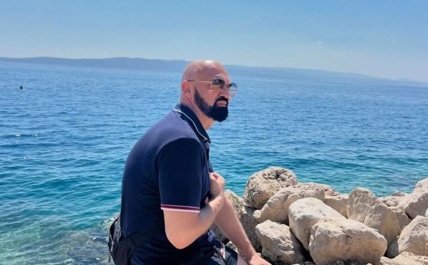 Ramo Isak pobjegao od vrućina: Javio se s mora, evo gdje ministar uživa sa svojom suprugom