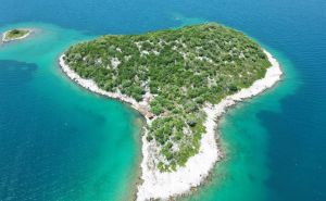 Ukrajinka planirala turizam pa devastirala jedan od najljepših zaljeva na Jadranskom moru