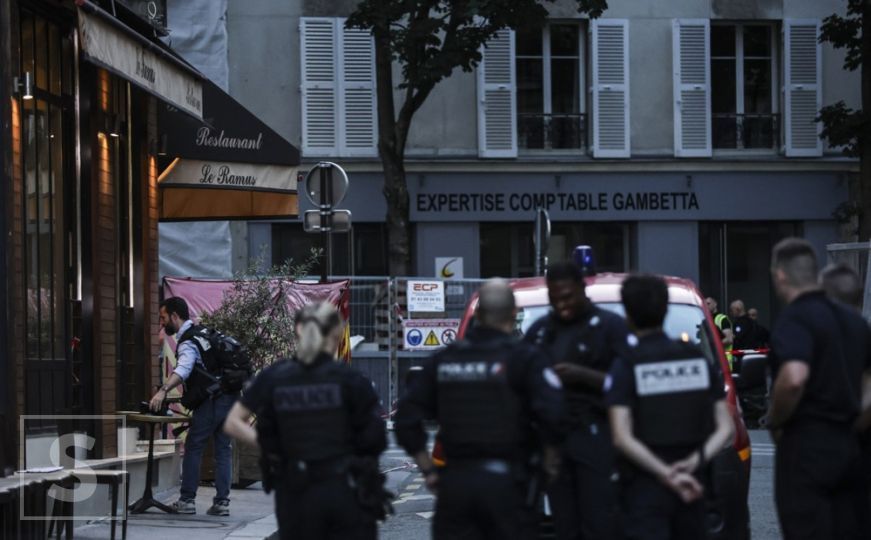 Automobil uletio u terasu kafića u Parizu: Jedna osoba poginula, dvije su u kritičnom stanju