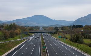 Žena nađena na autoputu u Makedoniji: Muž je izbacio iz automobila na povratku sa ljetovanja