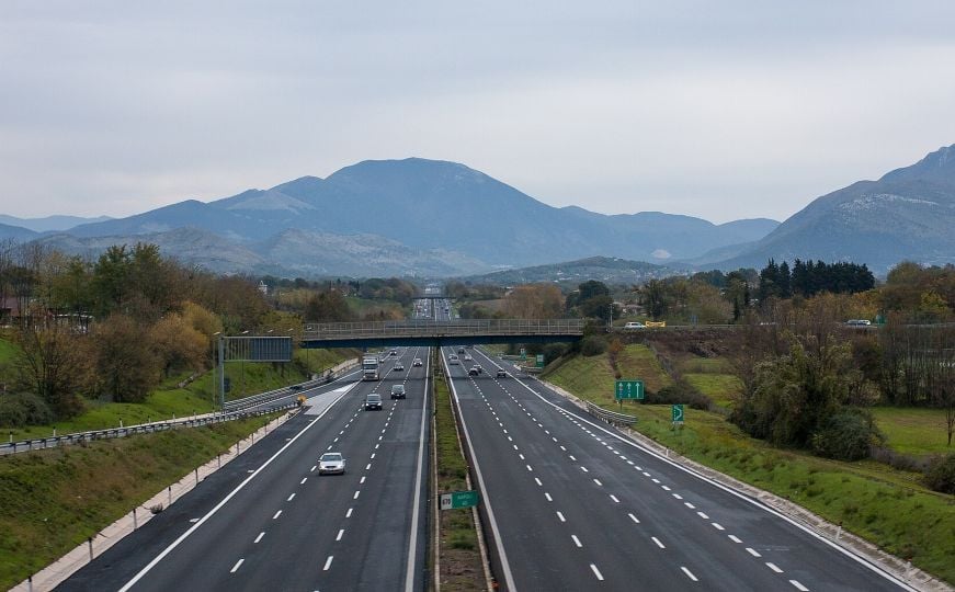 Žena nađena na autoputu u Makedoniji: Muž je izbacio iz automobila na povratku sa ljetovanja