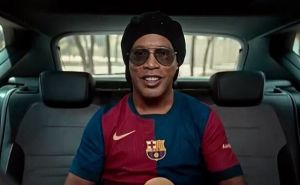 Barcelona videom s legendama kluba predstavila novi dres, navijači oduševljeni