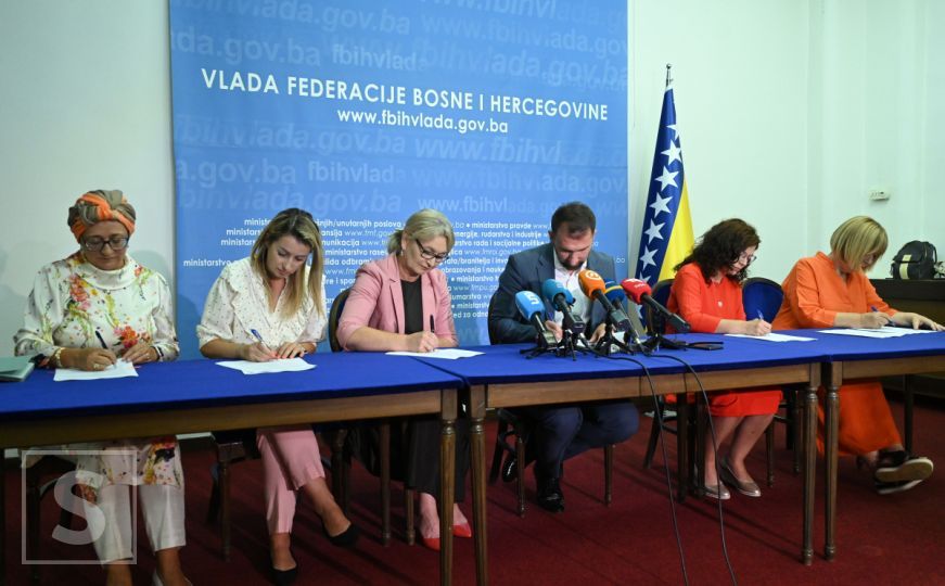 Ministar Delić potpisao ugovore sa predstavnicima sigurnih kuća
