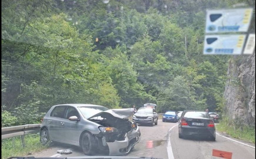 Saobraćajna nesreća u BiH: Tri osobe prevezene u bolnicu
