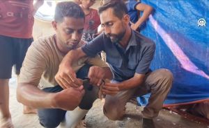 Rat u Gazi: Braća Palestinci Salah i Abdullah prave protetske udove od vodovodnih cijevi