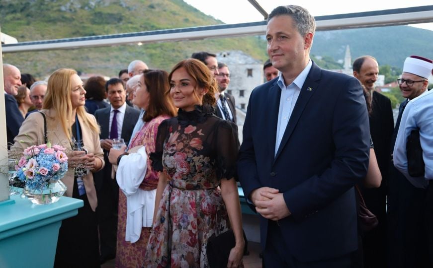 Denis Bećirović i njegova supruga obilježili 20. godišnjicu obnove Starog Mosta u Mostaru
