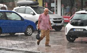 Kiša zahvatila Sarajevo: Pljusak iznenadio nespremne građane