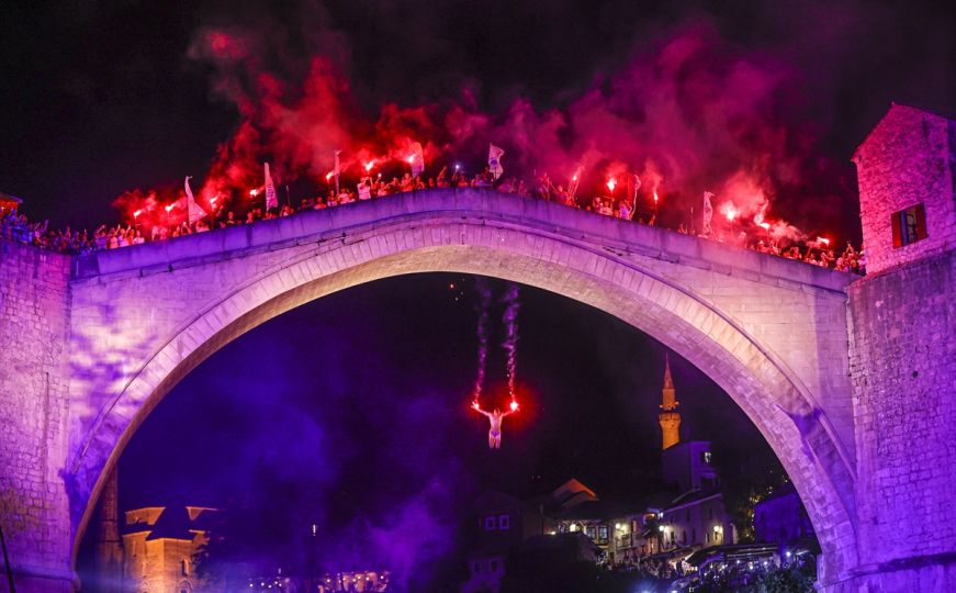 Pogledajte kako je sinoć bilo u Mostaru na obilježavanju 20. godišnjice obnove Starog mosta
